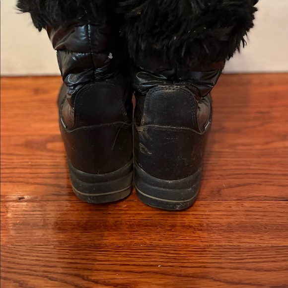 FUR LINED SNOWBOOTS - Picture 3 of 3